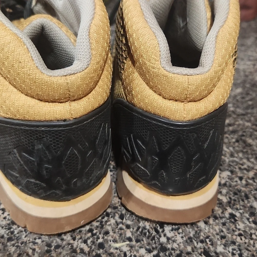TIMBERLAND boys Size 13 hiking boots EUC